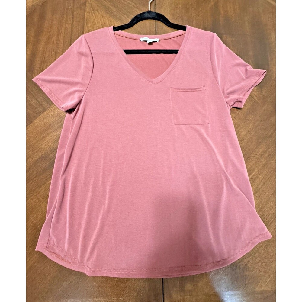 Green Envelope women’s size Medium Mauve short sleeve T-shirt with Pocket